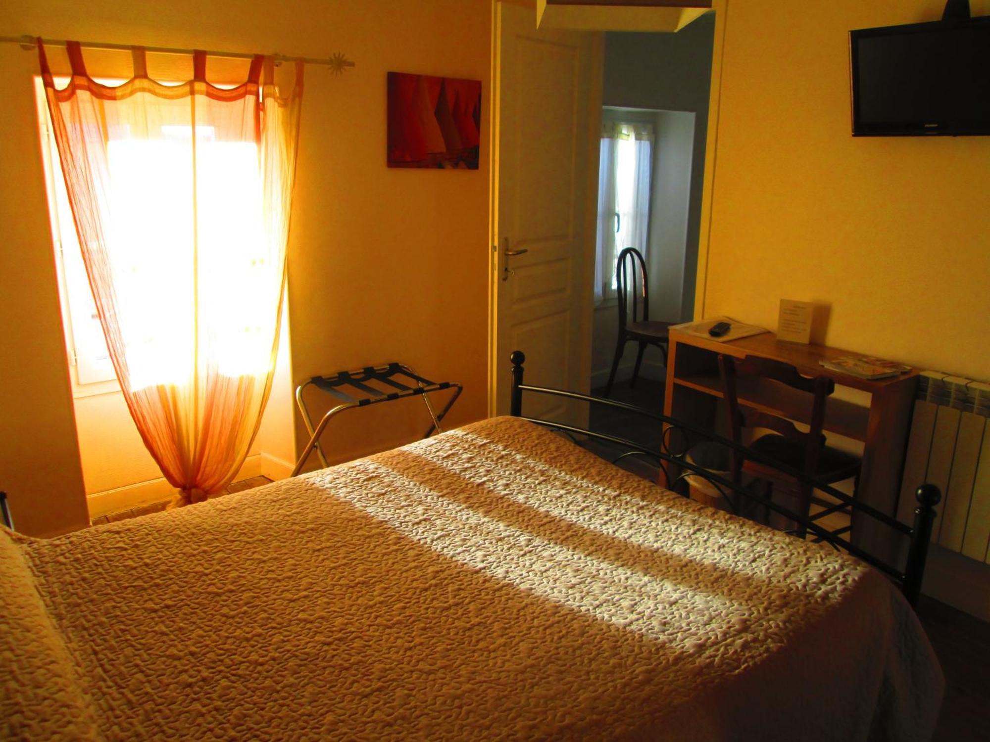 Logis Hotel & Restaurant Le Saint Savinien Habitación foto