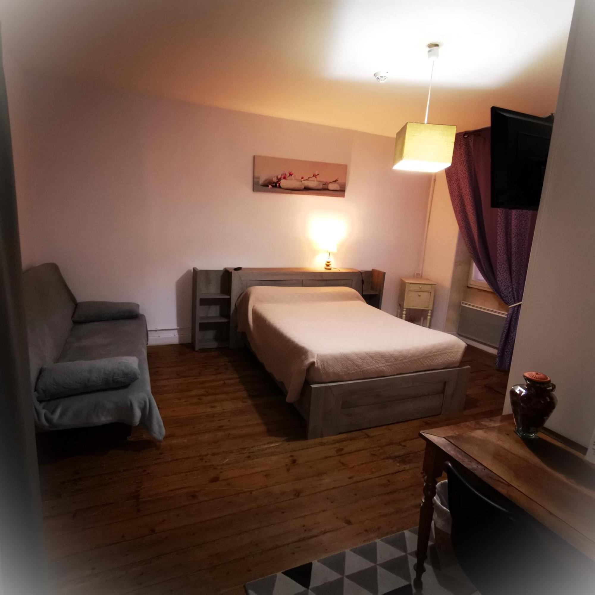 Logis Hotel & Restaurant Le Saint Savinien Exterior foto